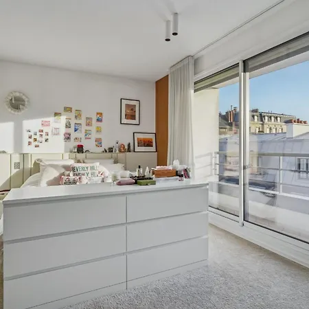 Penthouse With Panoramic Views & Rooftop Pool * Paris